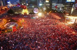 People in Korea flocked to the streets to collectively watch and support the Korean national team. 