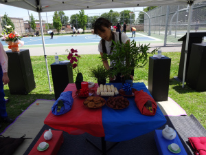 Les couleurs des époux: le rouge pour la femme et le bleu pour l'époux. Exit les seximes! On aime!