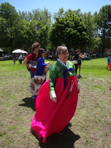 Tout le monde aime les costumes traditionnels coréens!